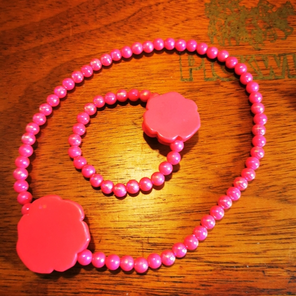 Vintage Small Child Size Bright Pink Resin Rose and Iridescent Bead Jewelry Set - Picture 8 of 12